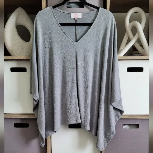 Laurie Felt Gray V-Neck Top Size M/L - Picture 3 of 12